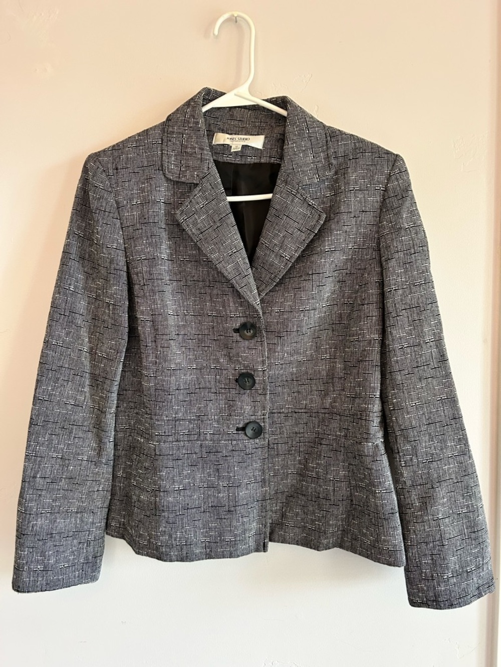 Jones Studio Charcoal Textured Three-Button Blazer